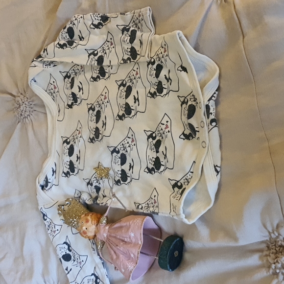 Gardner and the Gang onsie! Super cool 😎 - Picture 3 of 3